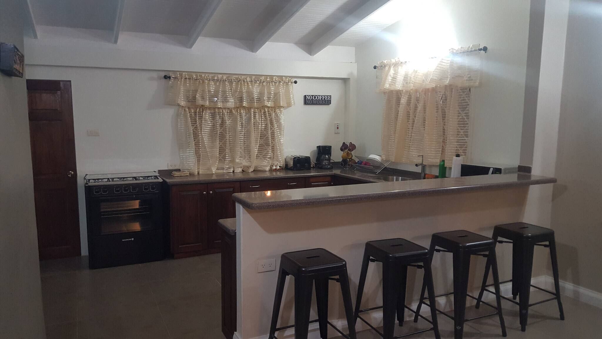Coffee/tea maker, fridge, microwave, oven