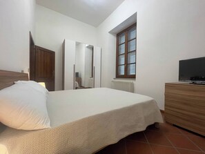 Room - Tranquil 2-Bedroom Apartment in Historic Bagno di Romagna (Bagno di Romagna)