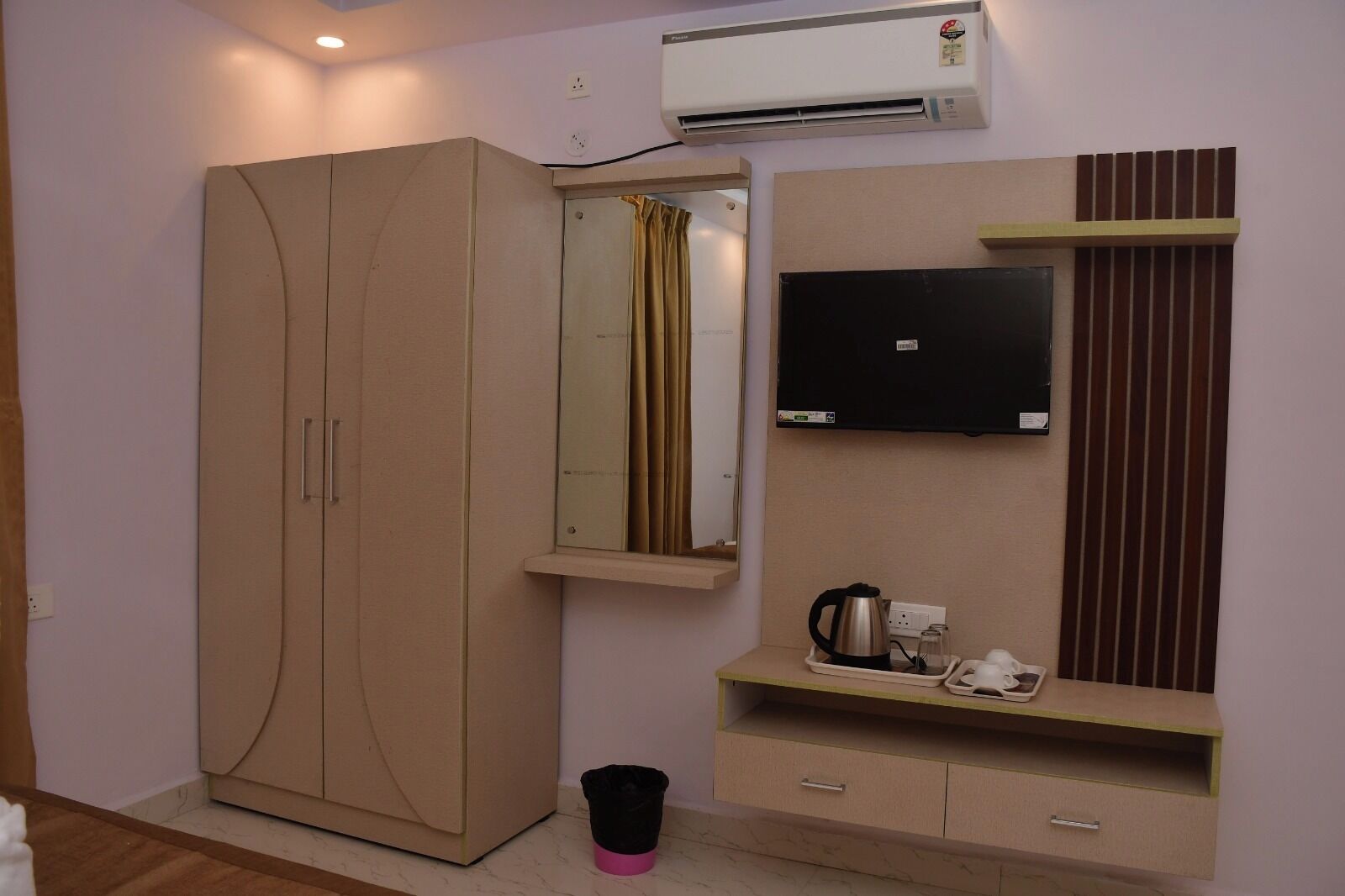 المنشأة من الداخل