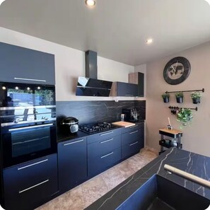 Private kitchen - Villa Provençale in Vaucluse (Piolenc)