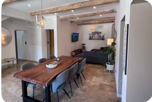 Interior - Villa Provençale in Vaucluse (Piolenc)