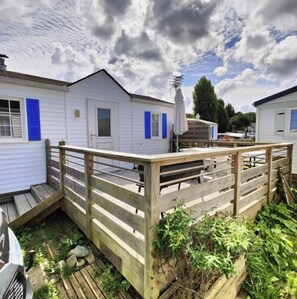 Terrace/patio - 🏡 Cosy bungalow with 2 bedrooms and private garden (Louannec)
