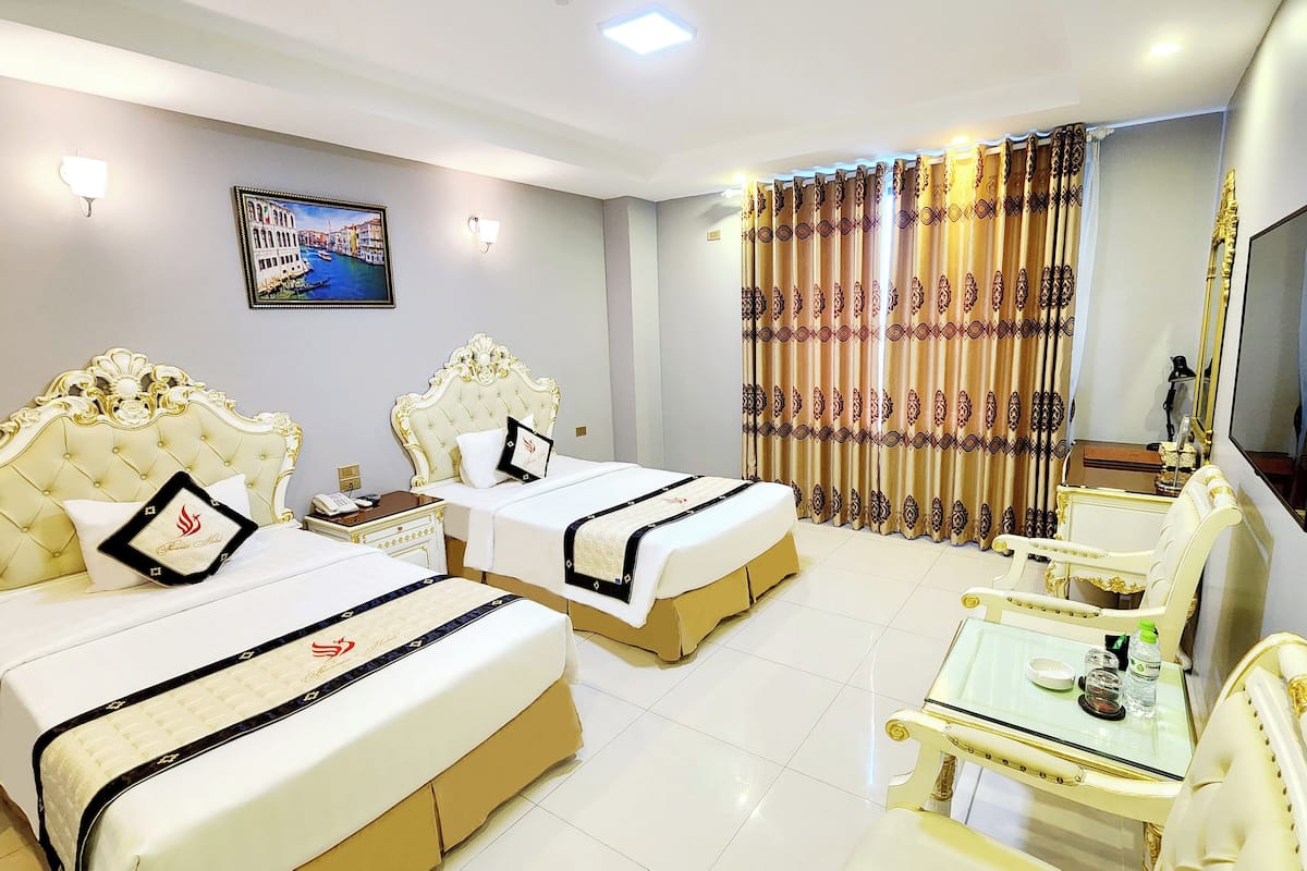 Neljän hengen huone | Tallelokero huoneessa, pimennysverhot, äänieristys, ilmainen Wi-Fi