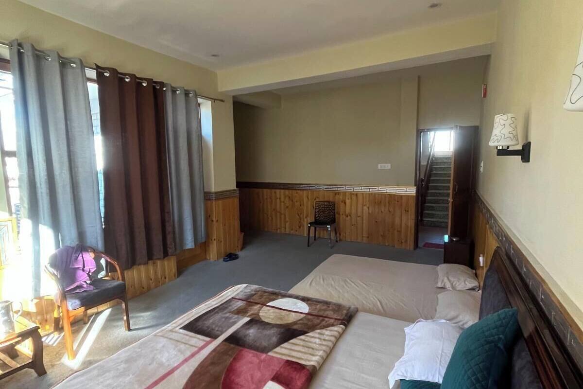 Super Deluxe Balcony Room | Desk, WiFi (free)