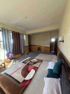 Desk, free WiFi - Tanghaa Resort By Mountain Bee (Nako)