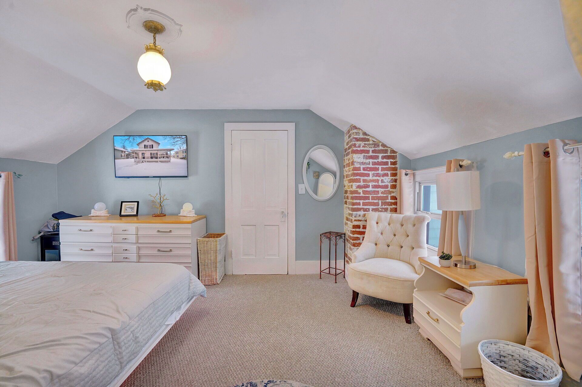 Familienhaus, Hügelblick | Schreibtisch, laptopgeeigneter Arbeitsplatz, Bügeleisen/Bügelbrett