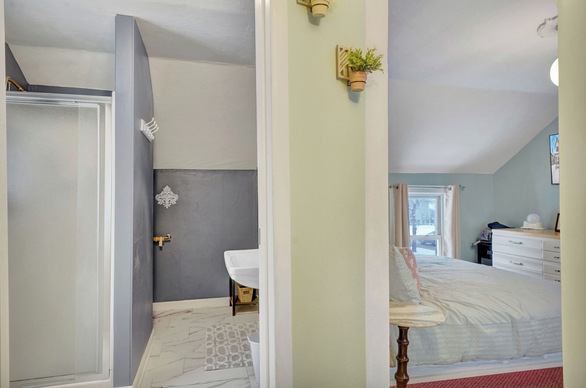 Desk, laptop workspace, iron/ironing board, free WiFi