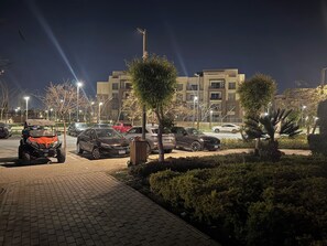 Property grounds - Cozy 2-bedroom apartment with pools and gym and lush greenery with AC (Giza Governorate)