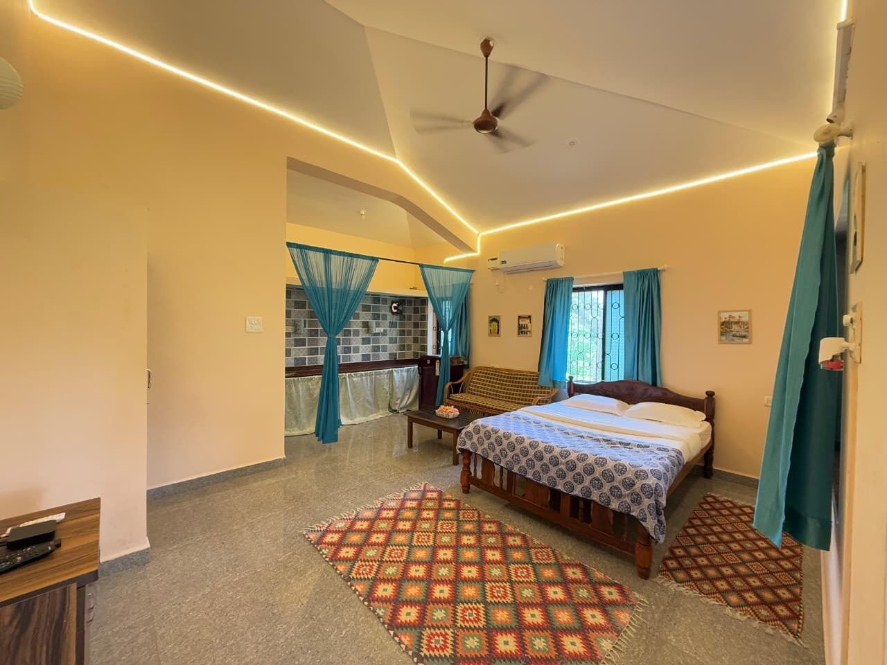 Deluxe Room | Free WiFi