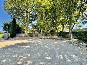 Property grounds - Provencal house in the heart of the vineyards (Gigondas)