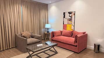 Familien-Suite, 1 King-Bett, Stadtblick, Turm | Wohnbereich