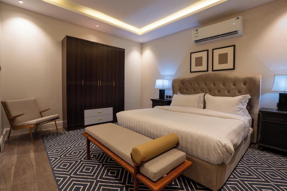 Superior-Apartment | Zimmersafe, Bügeleisen/Bügelbrett, kostenloses WLAN