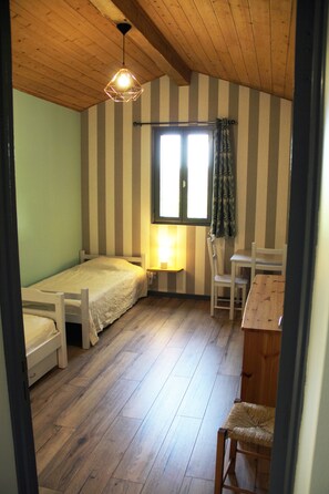 3 chambres, fer et planche à repasser, lit parapluie, Wi-Fi gratuit