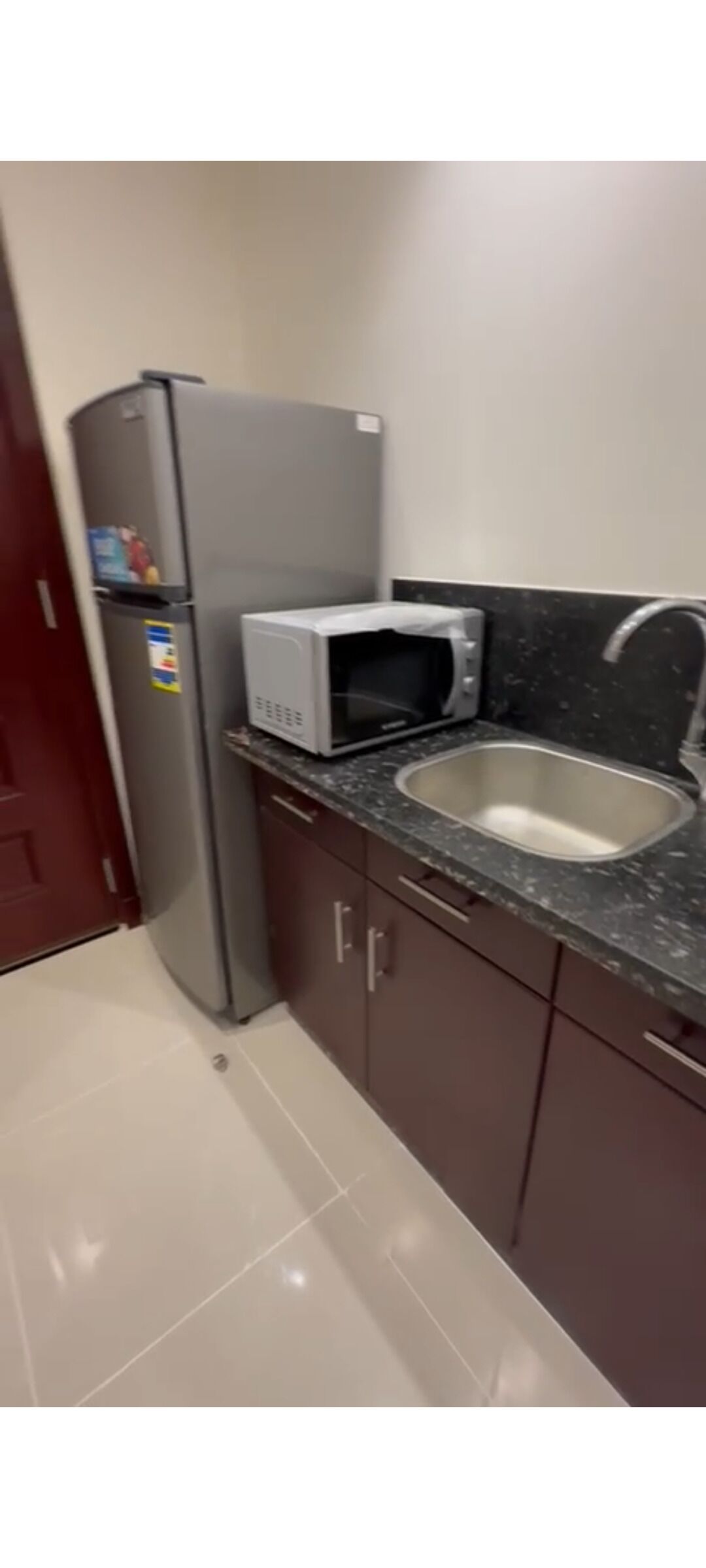 Microondas y placa de cocina