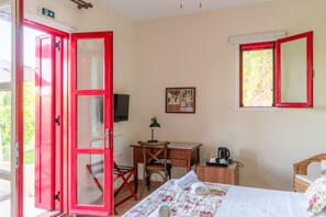 Deluxe Double or Twin Room | In-room safe, desk, laptop workspace, blackout curtains