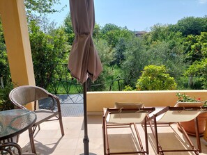 Deluxe-Doppel- oder -Zweibettzimmer | Terrasse/Patio