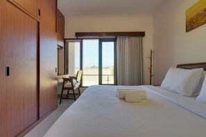 Villa, Balkon, Poolblick | Zimmersafe, kostenloses WLAN, Bettwäsche