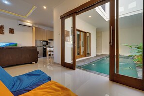 Villa, Balkon, Poolblick | Ausblick vom Zimmer
