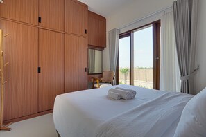 Vila, balkon, pemandangan kolam renang | Brankas, Wi-Fi gratis, dan seprai linen