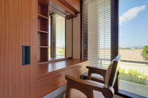 Villa, Balkon, Poolblick | Zimmersafe, kostenloses WLAN, Bettwäsche