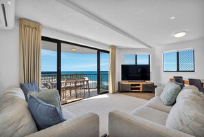 Living area - Meridian Caloundra - beaut 3 bedroom with stunning views (Kings Beach)