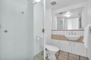 Shower, hair dryer, towels, soap - Meridian Caloundra - beaut 3 bedroom with stunning views (Kings Beach)