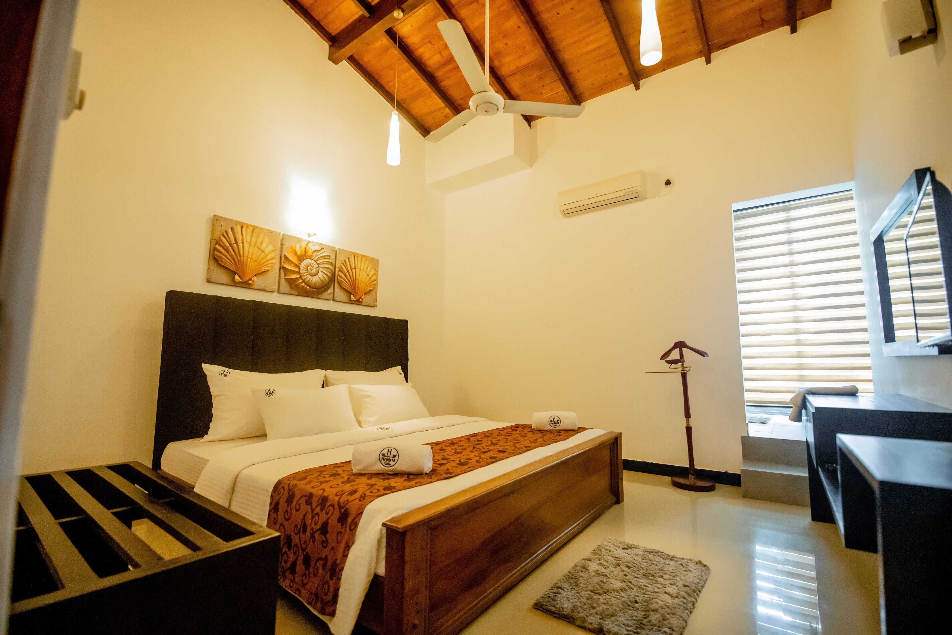 Luxury Triple Room, Pool View