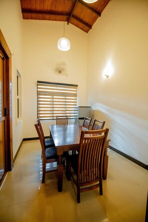 Dining - Heaven Villa Anuradhapura (Anuradhapura)