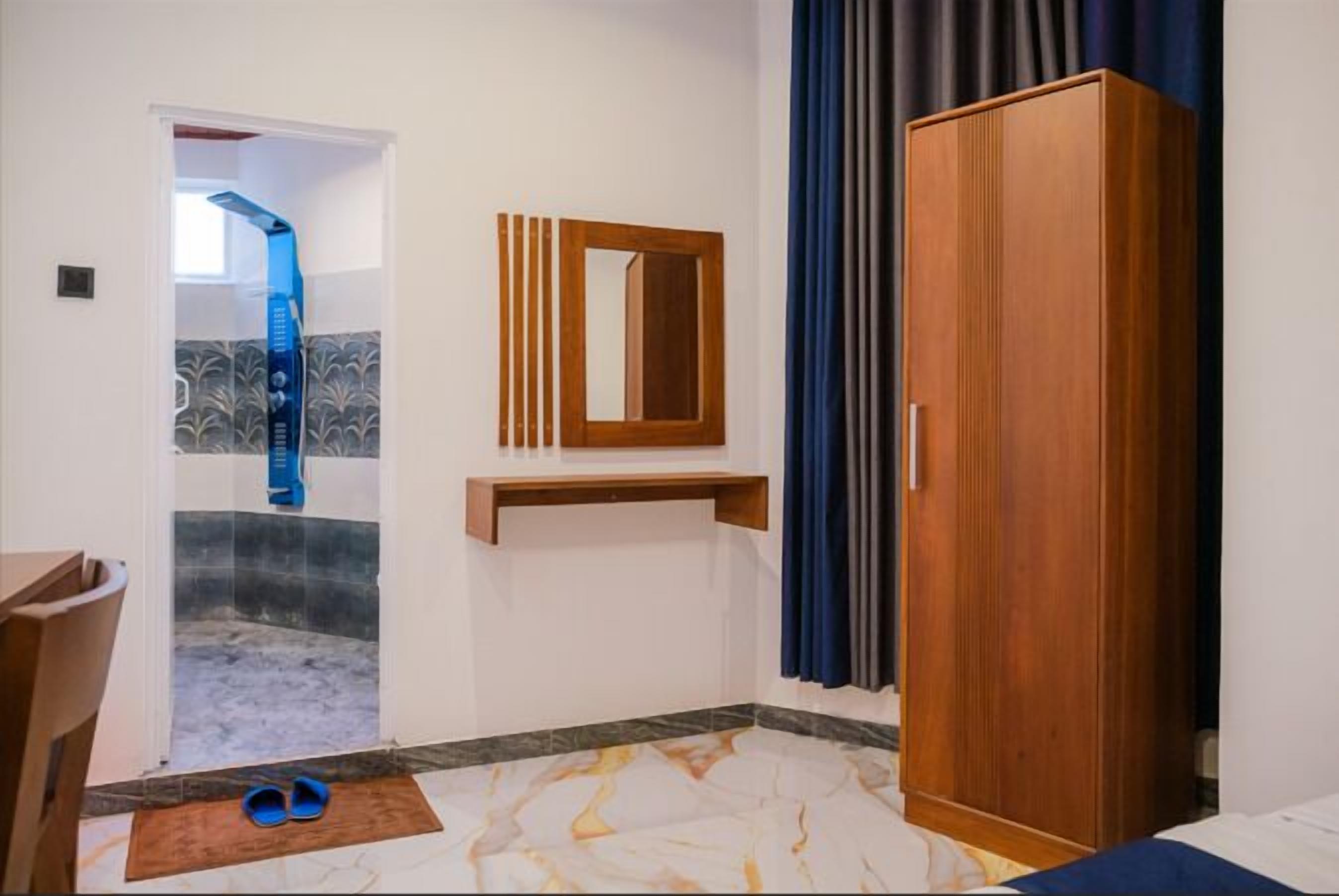 Shower, towels, soap, shampoo