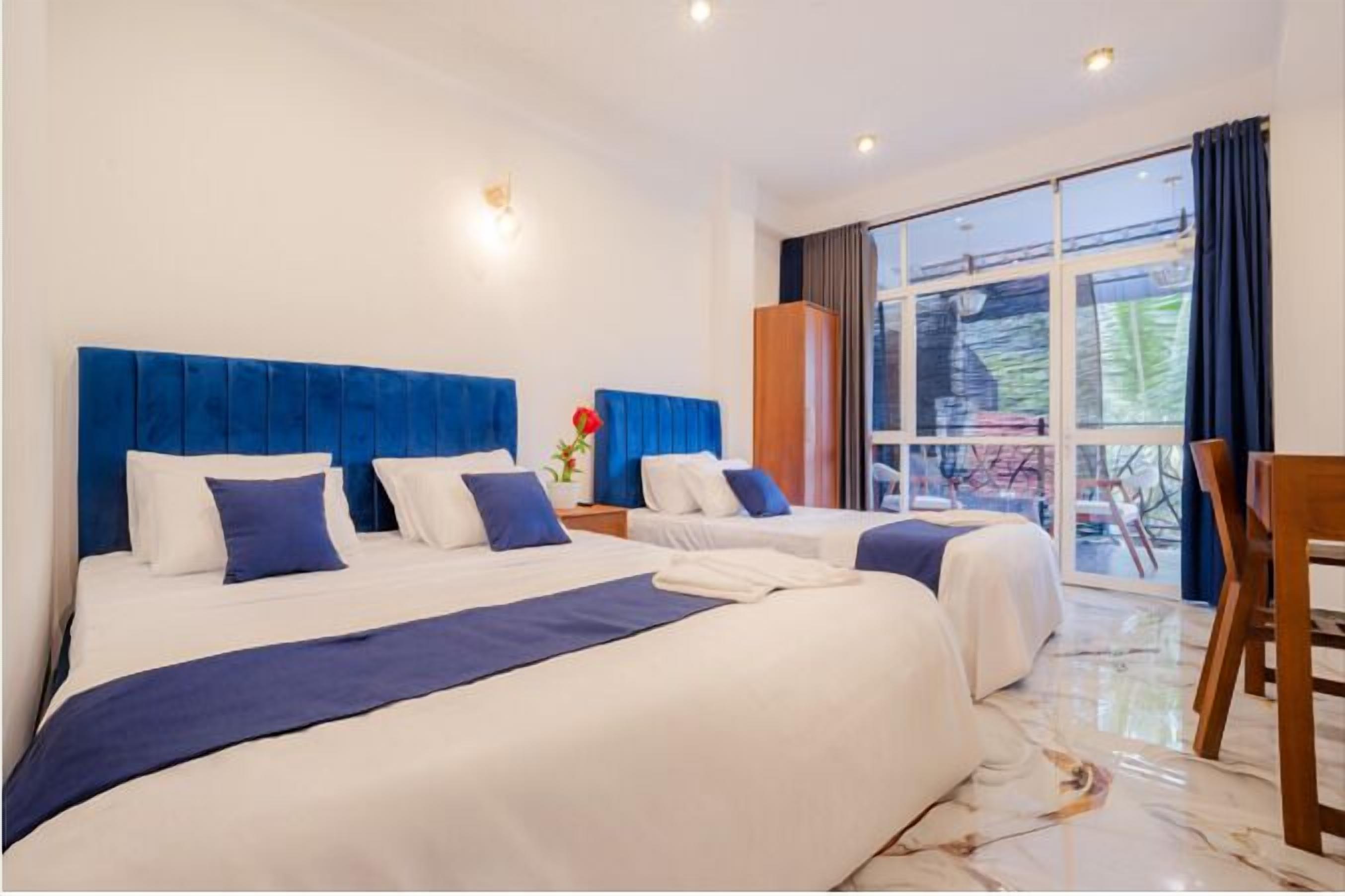 Deluxe driepersoonskamer, balkon | Gratis wifi