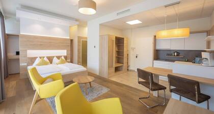 Comfort Studio With King-size Bed for 2 People 24-7 Check-in