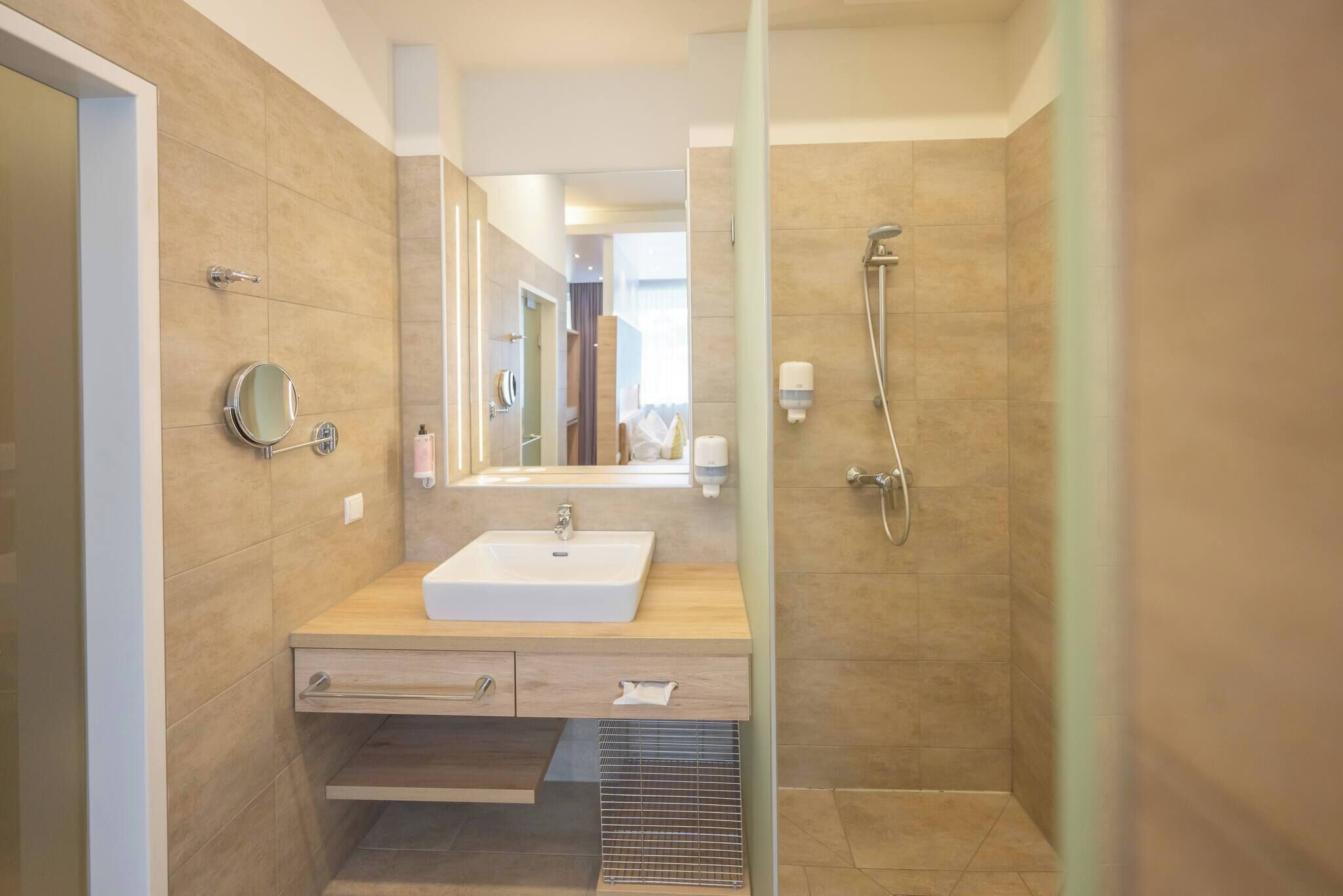 Apartment, 1 Bedroom, Accessible, Smoking | Bathroom