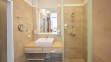 Apartment, 1 Bedroom, Accessible, Smoking | Bathroom