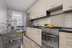 Fridge, oven, stovetop, dishwasher - Pancera 9 Warsaw | Comfortable Apartment | Children's Room | Air Conditioning (Warszawa)