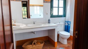 Tomannsrom – standard | Bad | Badekar, håndklær, såpe og sjampo