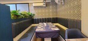 Dining - Hotel Jalsa (Surat)