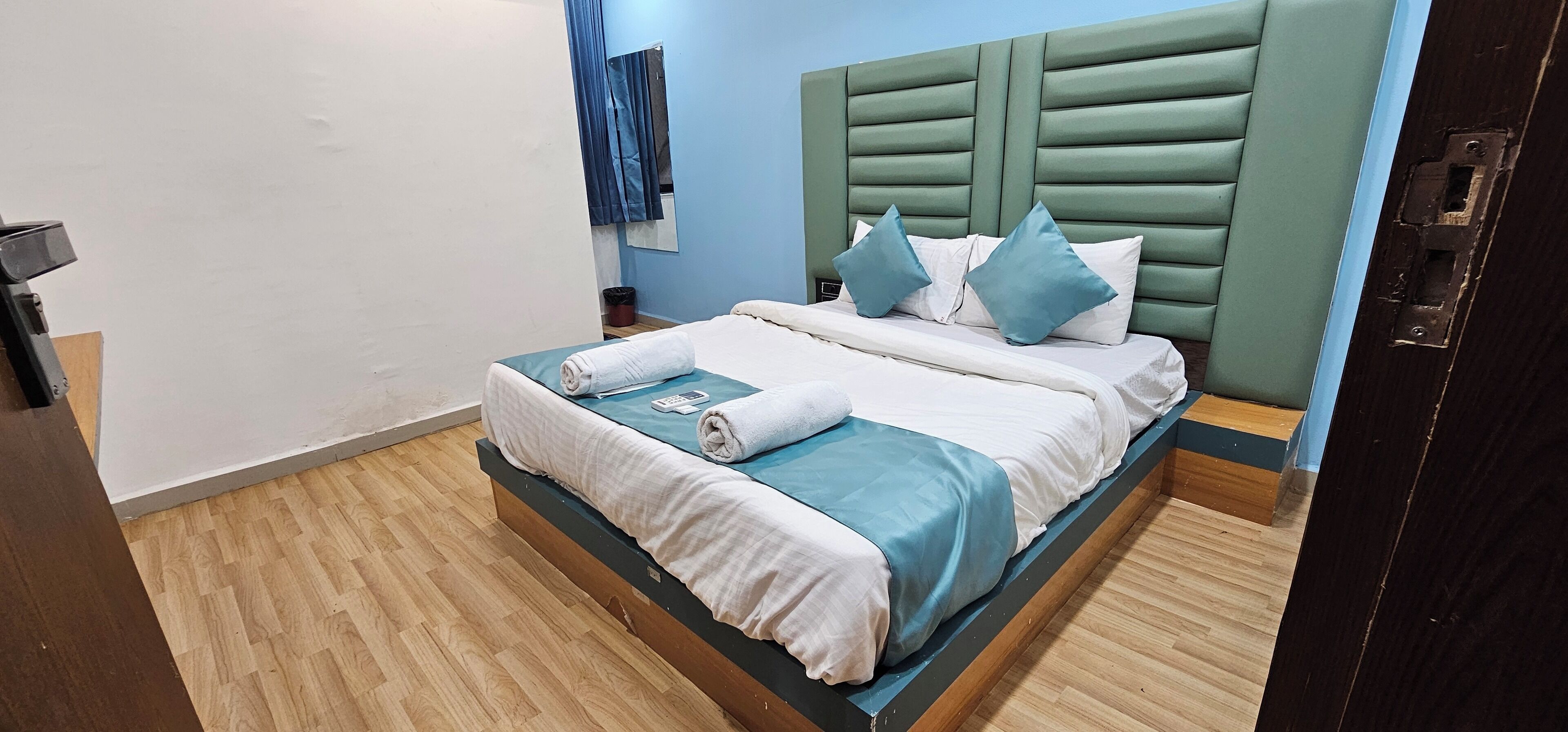 Deluxe Double Room, City View | Laptop workspace, iron/ironing board, free WiFi