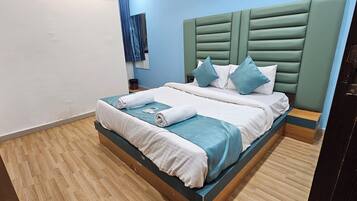 Deluxe Double Room, City View | Laptop workspace, iron/ironing board, free WiFi