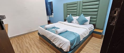 Deluxe Double Room, City View | Laptop workspace, iron/ironing board, free WiFi