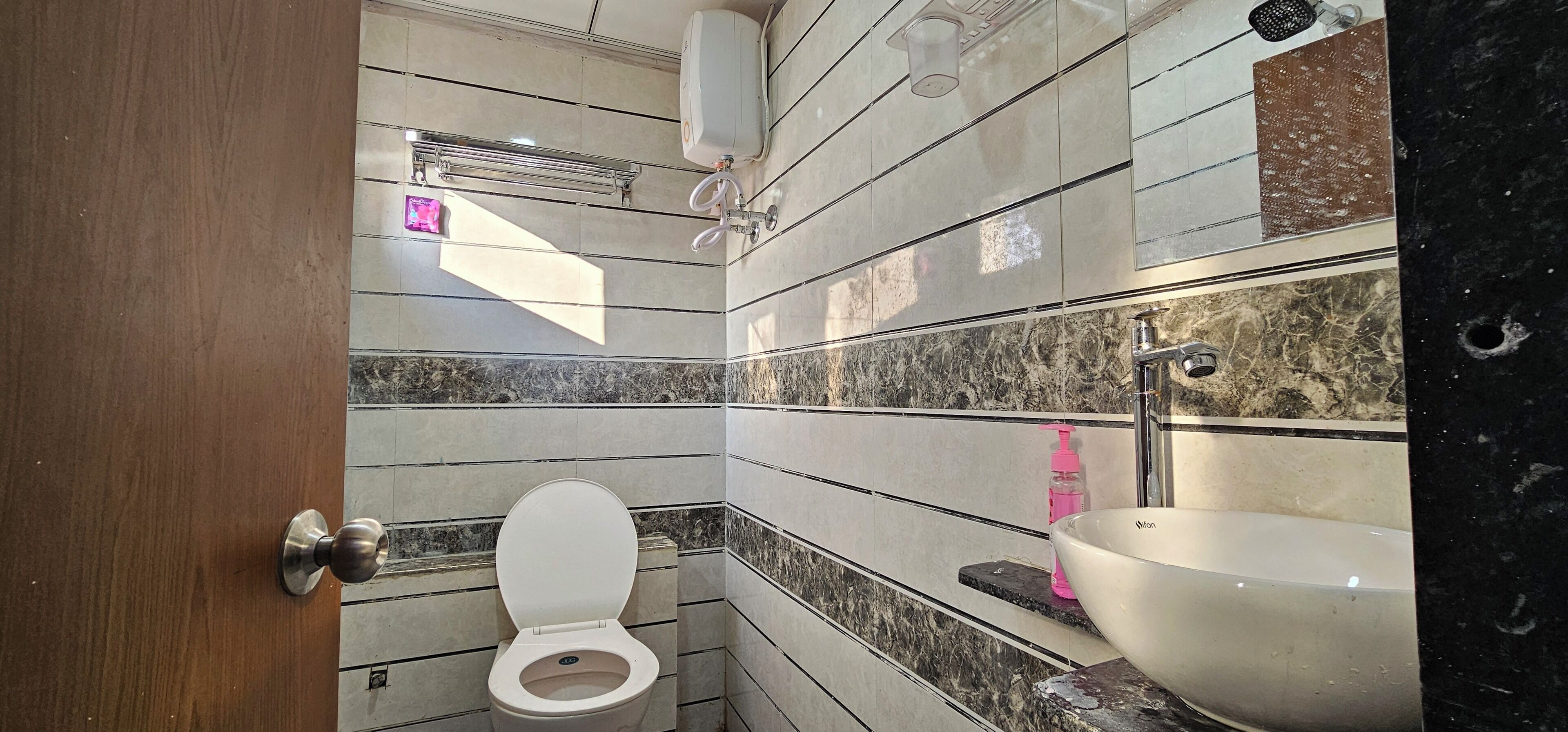 Deluxe Double Room, City View | Bathroom | Shower, free toiletries, slippers, towels