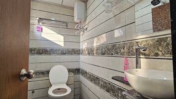 Deluxe Double Room, City View | Bathroom | Shower, free toiletries, slippers, towels