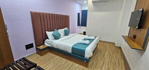 Deluxe Double Room, City View | Laptop workspace, iron/ironing board, free WiFi - Hotel Jalsa (Surat)