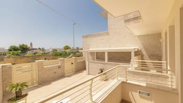 Standardzimmer, Balkon, Stadtblick | Terrasse/Patio