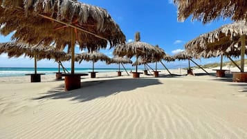 Deluxe-Doppelzimmer, Balkon | Strand