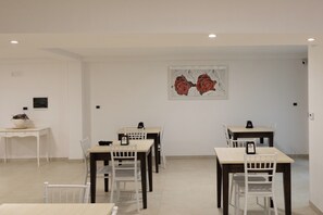 Petit déjeuner préparé sur commande (8 EUR par personne)