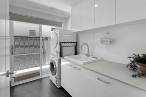 Interior - Spacious 3-Bed Home in Leafy Yokine (Yokine)