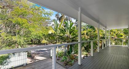 The Palms - Beach Retreat with Pool, Garden, BBQ