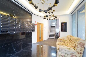 Interior - Stylish Feltham Studio near Station & Shops 41 (Feltham)