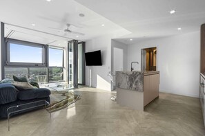 Smart TV - Bright 1-Bed Apartment in Brisbane CBD (Brisbane City)