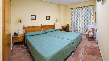 Schreibtisch, BĂŒgeleisen/BĂŒgelbrett, kostenloses WLAN